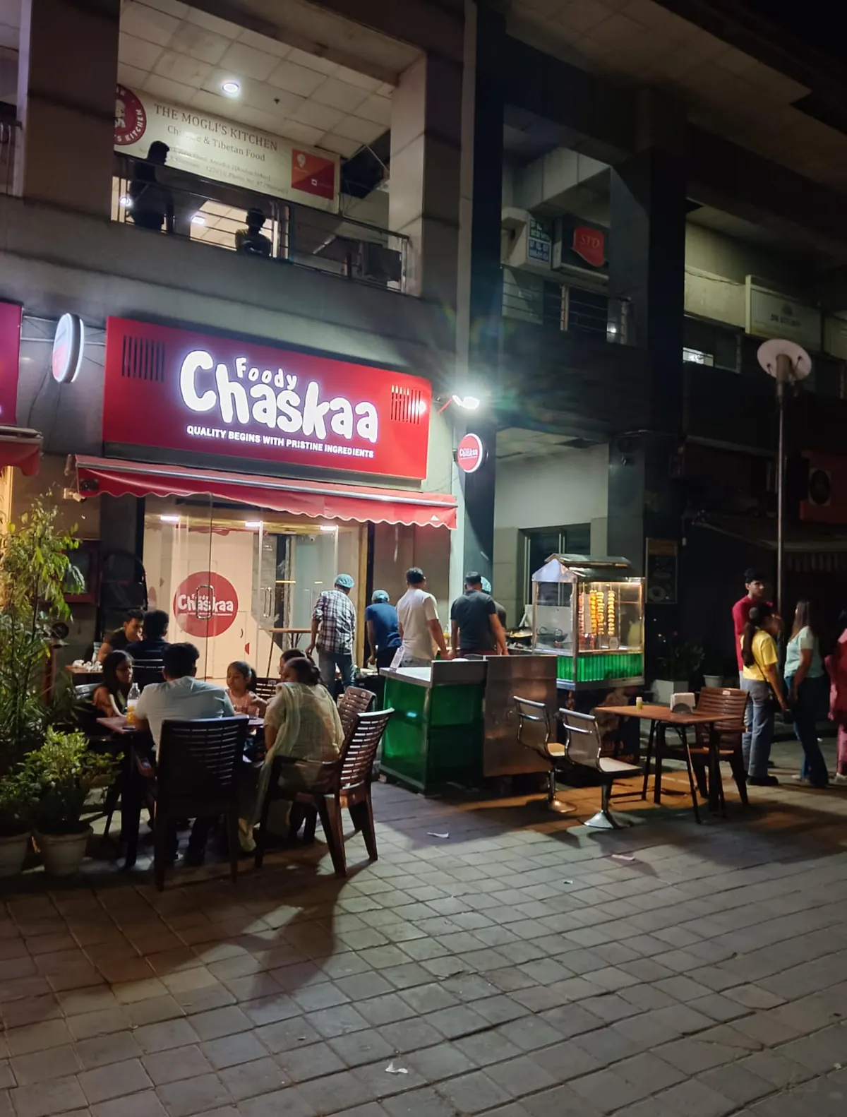 Foody Chaskaa storefront at Rodeo Drive, Sector 49, Gurugram, with live tandoor and outdoor seating