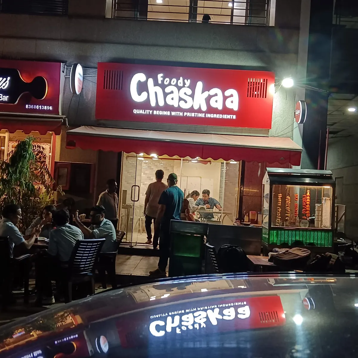 Guests dining outside Foody Chaskaa, Sector 49, Gurugram in the evening